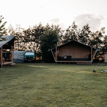 Finse Woning Op Camping De Tulpenweide Breezand Kültér fotó