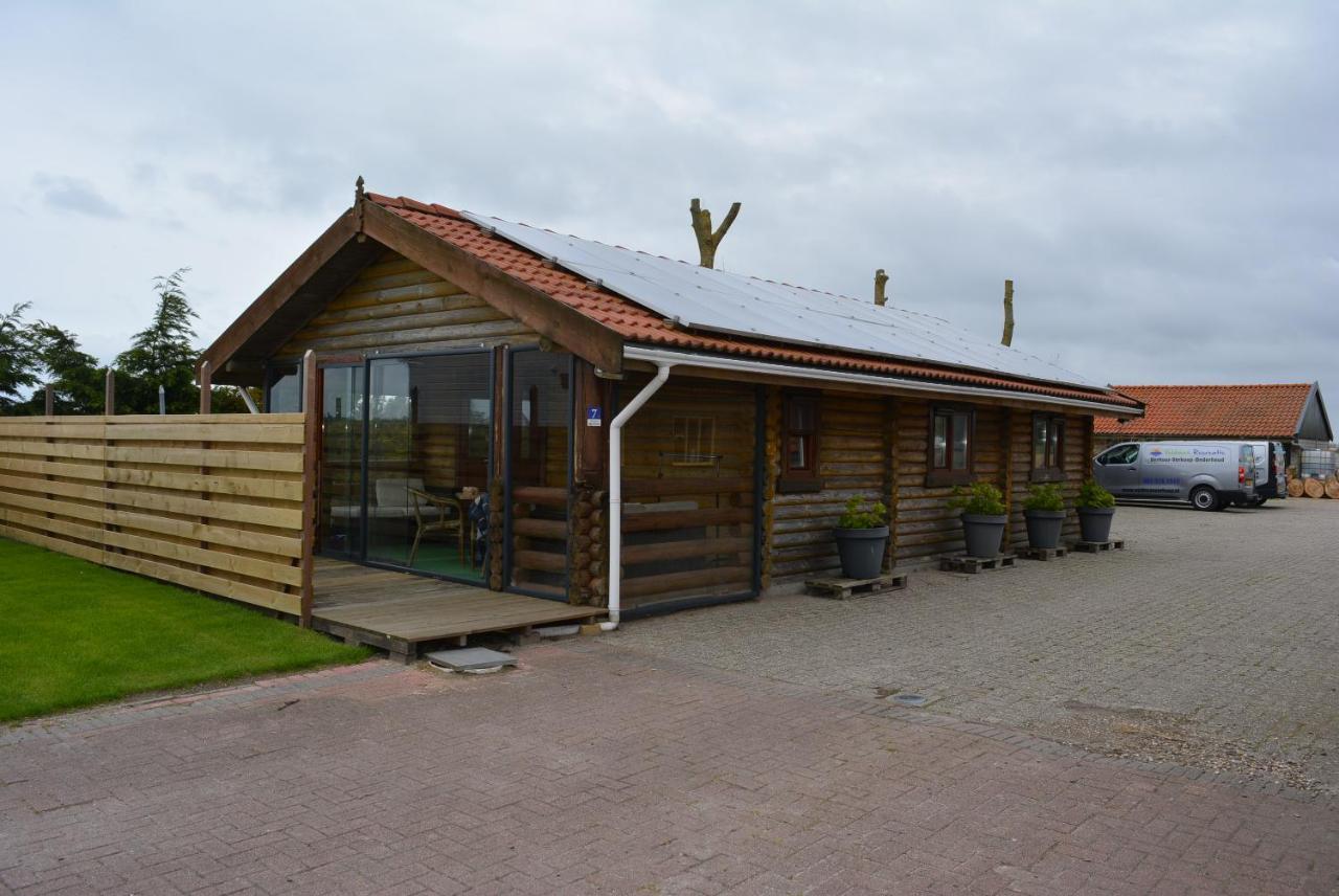 Finse Woning Op Camping De Tulpenweide Breezand Kültér fotó