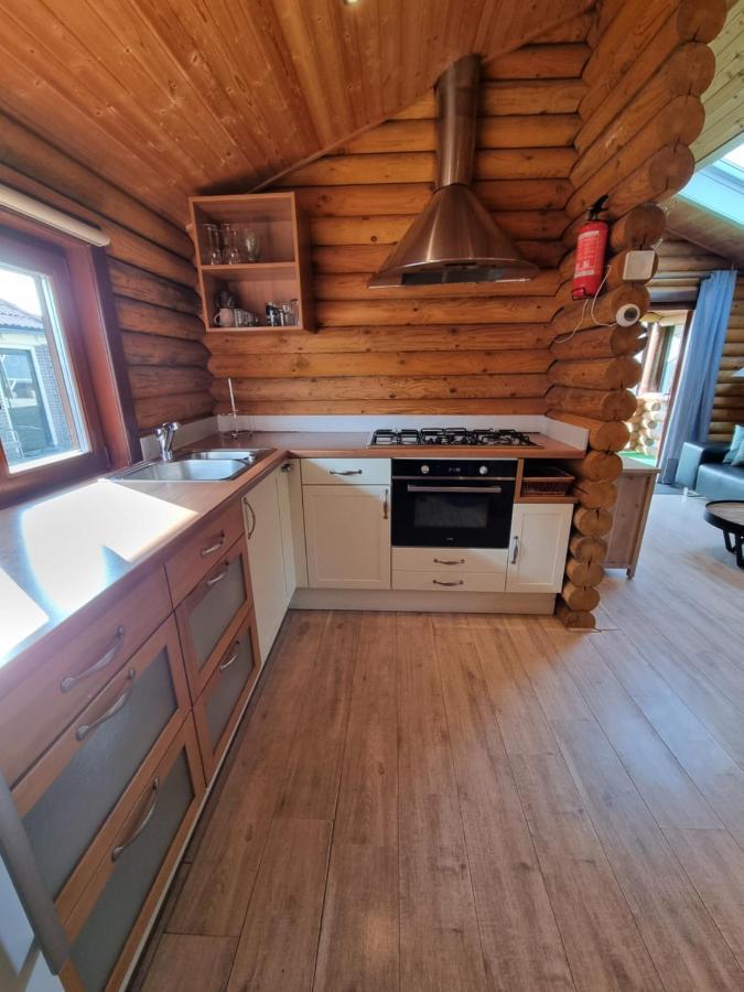 Finse Woning Op Camping De Tulpenweide Breezand Kültér fotó