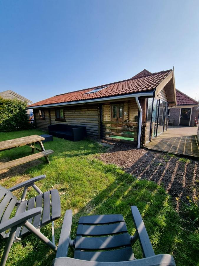 Finse Woning Op Camping De Tulpenweide Breezand Kültér fotó