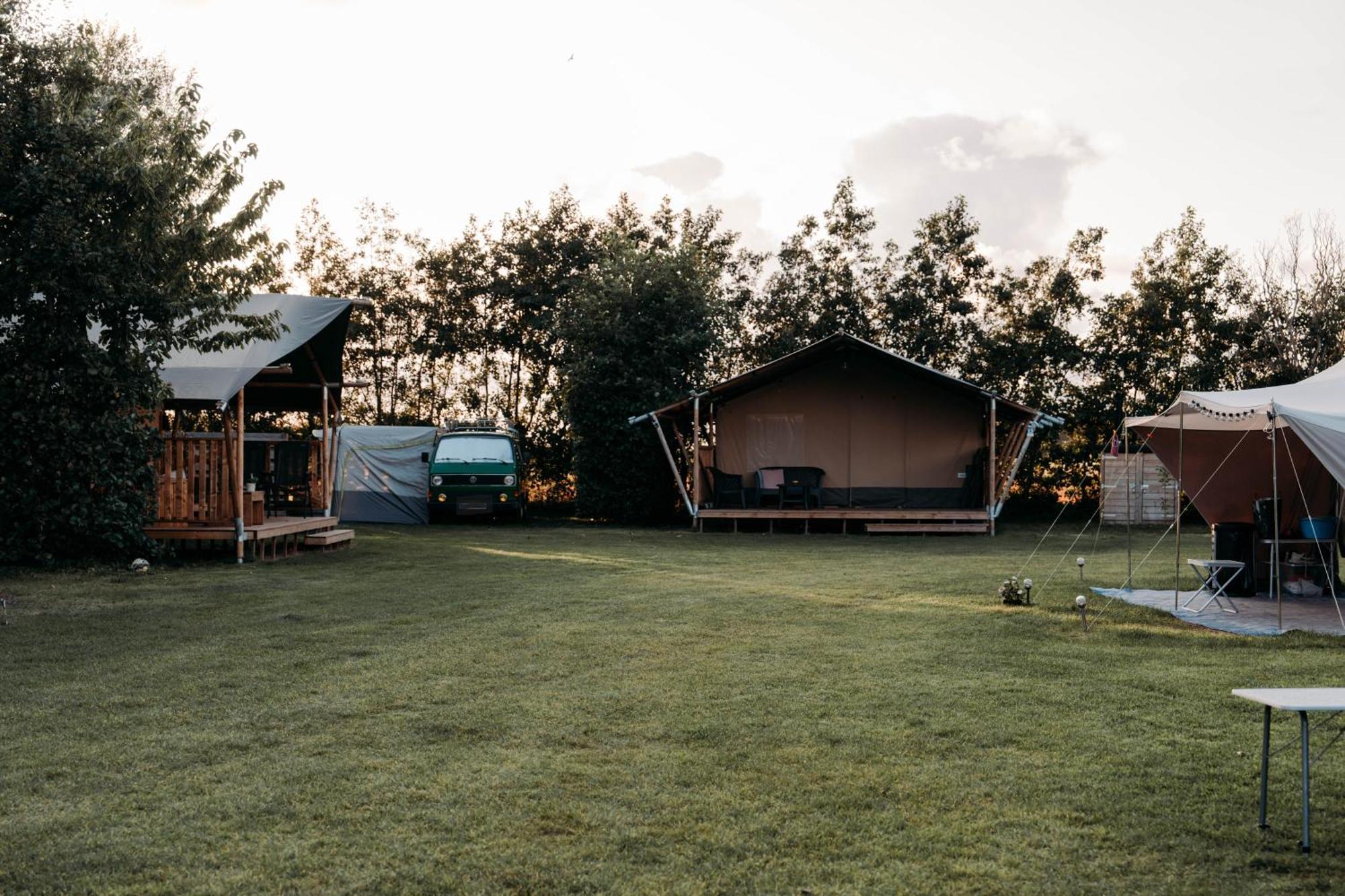 Finse Woning Op Camping De Tulpenweide Breezand Kültér fotó