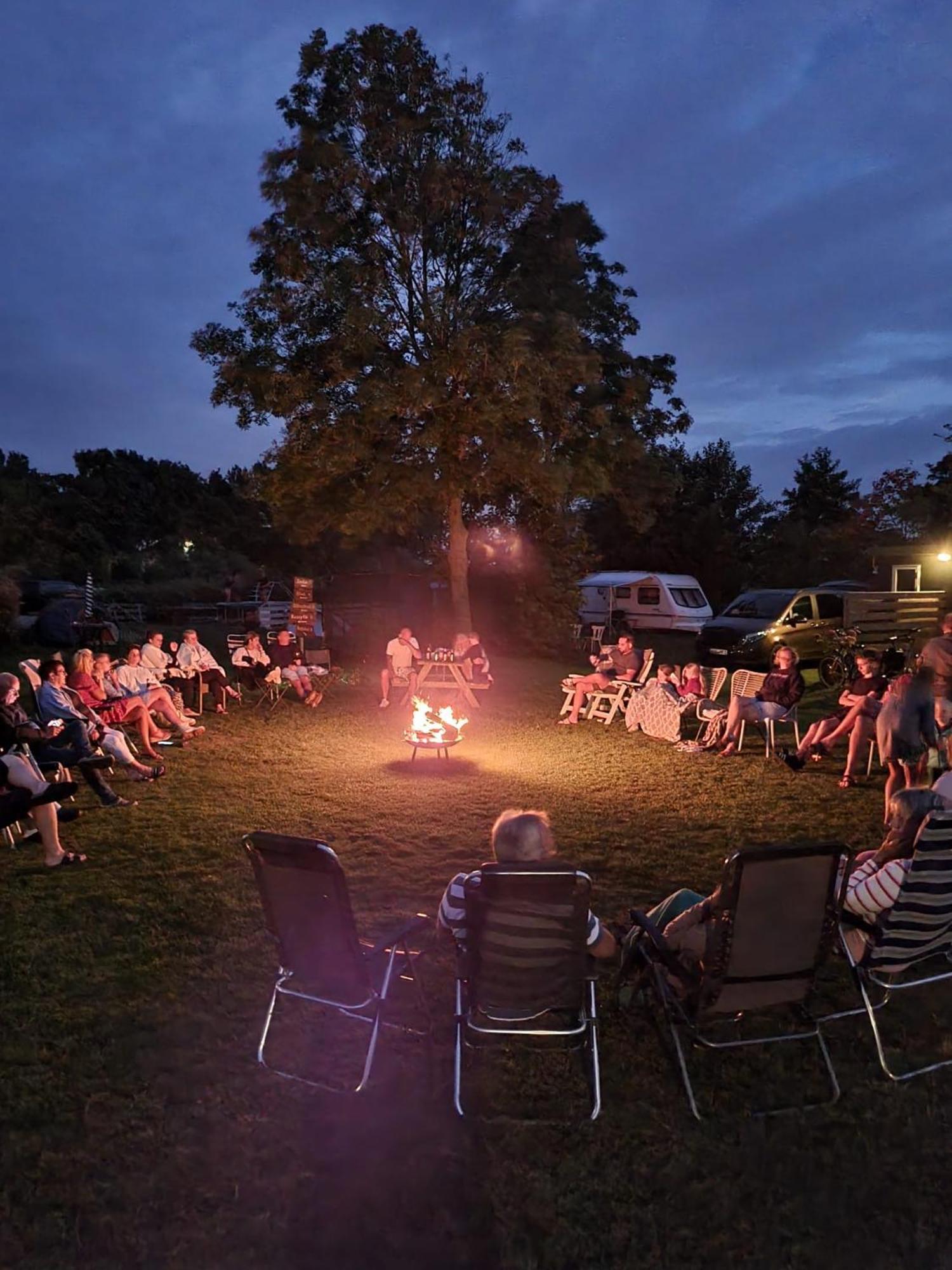 Finse Woning Op Camping De Tulpenweide Breezand Kültér fotó