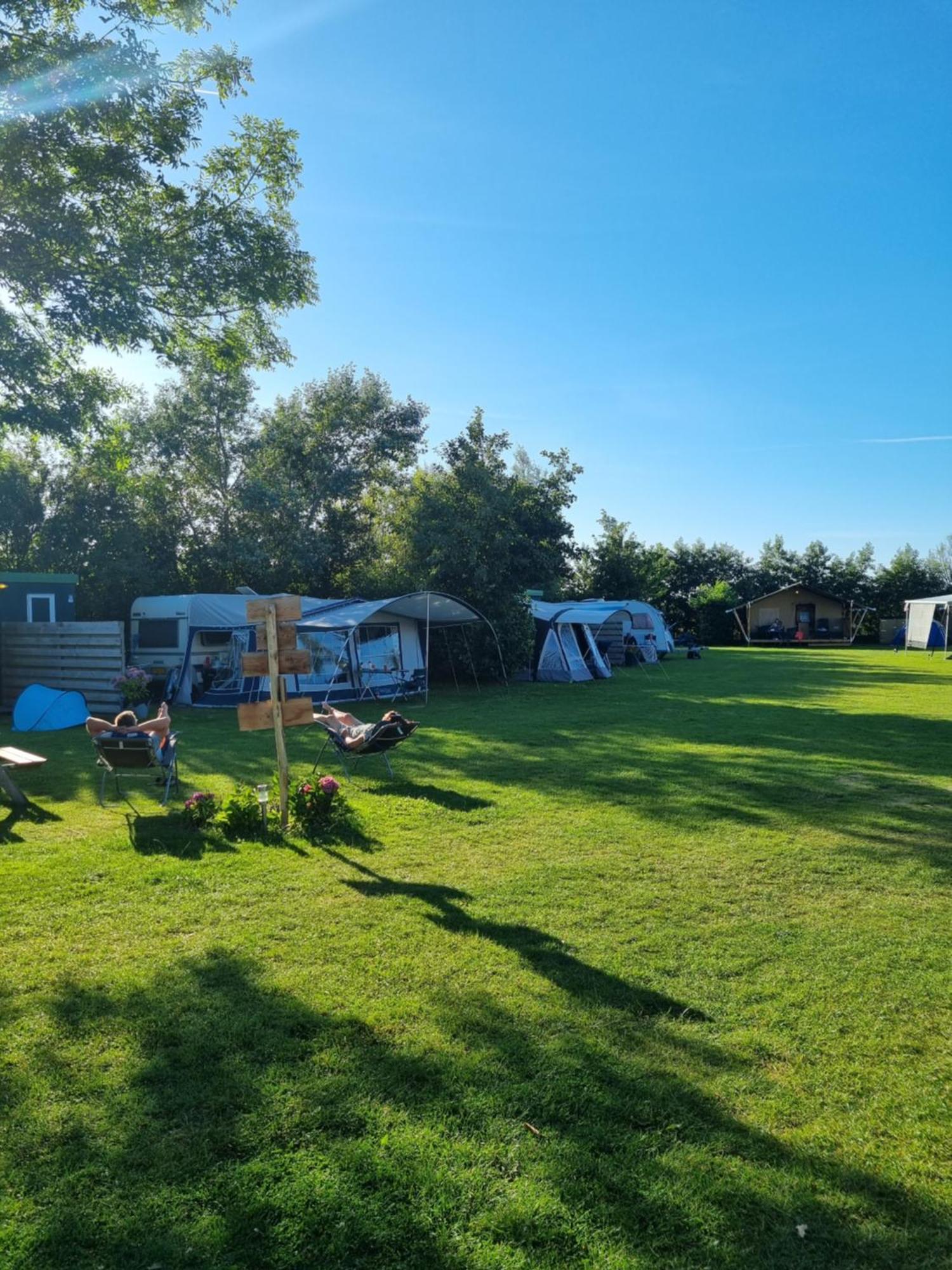 Finse Woning Op Camping De Tulpenweide Breezand Kültér fotó